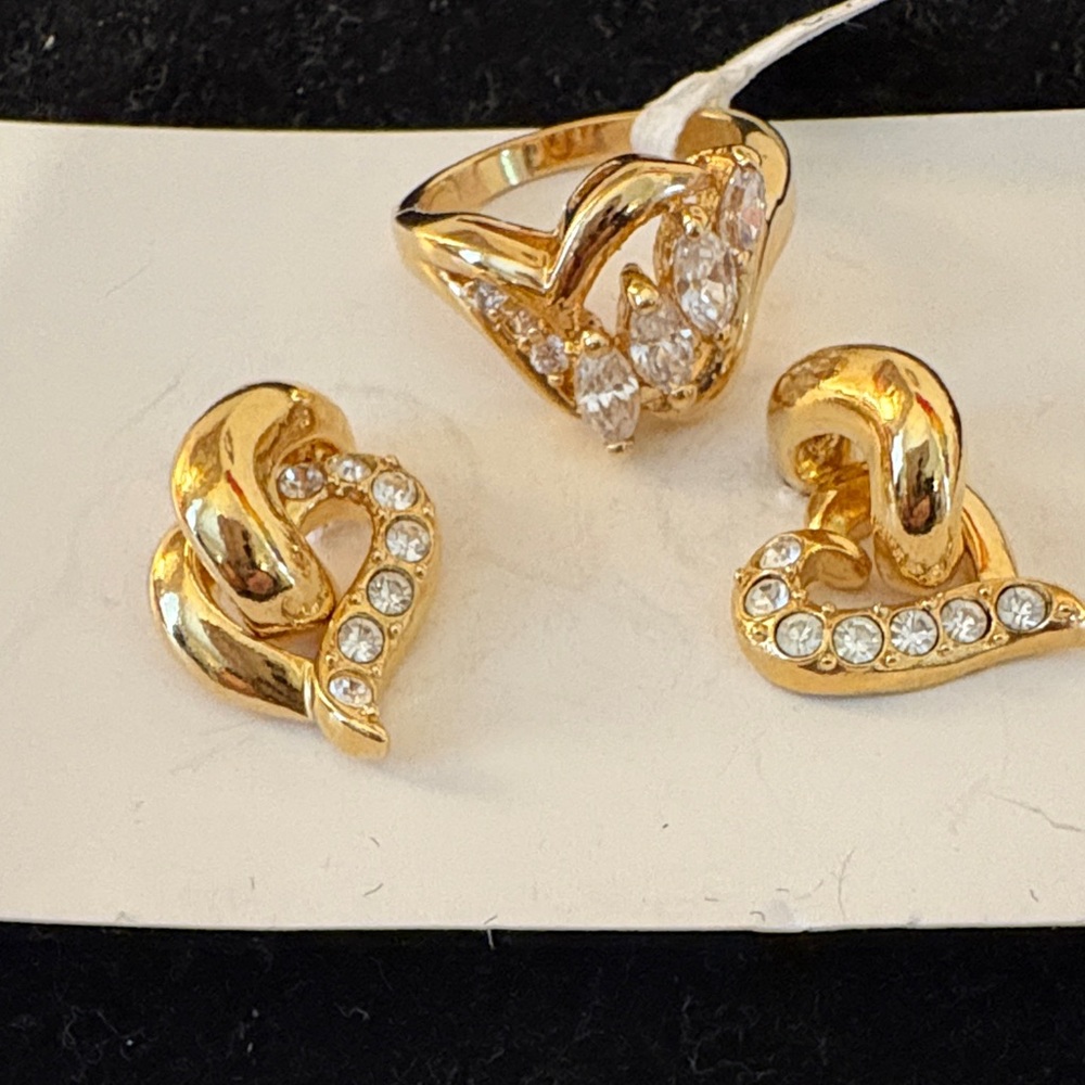 Vintage style bundle gold and rhinestone ring and heart post earrings set